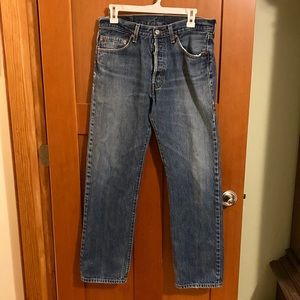 Levi’s 501  Classic Button Fly Jeans, size 33x32, Medium Wash